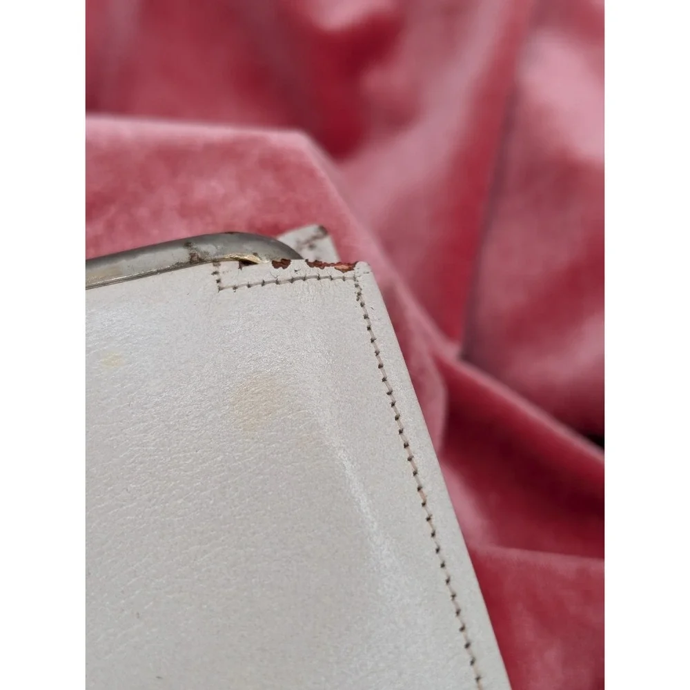 Princess Gardner Off White Cowhide Leather Wallet Red Rose Embroidered Clutch